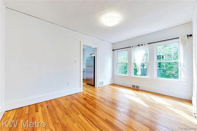 Photo - 865 W Marshall St