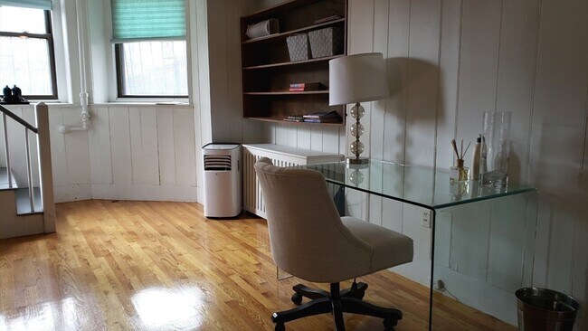 Building Photo - 924 Beacon St Unit A Rental