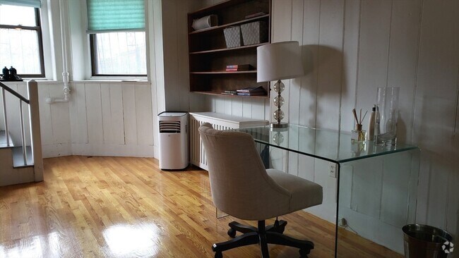 Building Photo - 924 Beacon St Unit A Rental