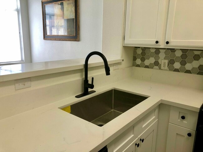 Photo - 1012 Dusty Creek St