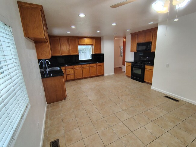 Photo - 301 Camellia Way