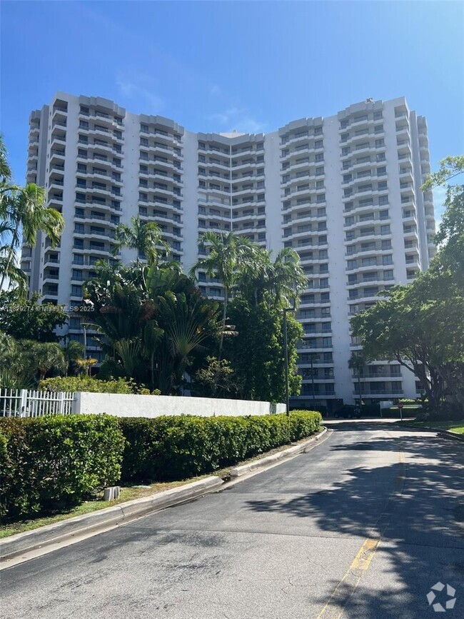 Building Photo - 3300 NE 191st St Unit 1513 Rental