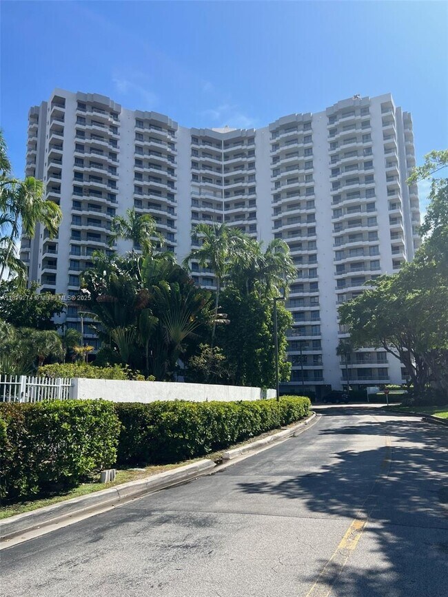 Photo - 3300 NE 191st St Unidad 1513 Rental
