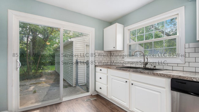 Building Photo - 2342 Rosewood Ave SE Rental