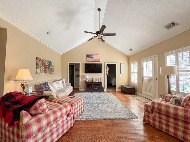 Photo - 112 Tuscany Trail