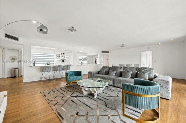 Photo - 1350 NE 191st St Unidad B307