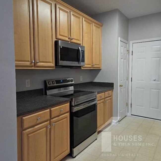 Photo - 203 Chardon Pl