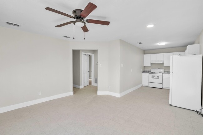 Photo - 1303 Philadelphia St Unidad 12