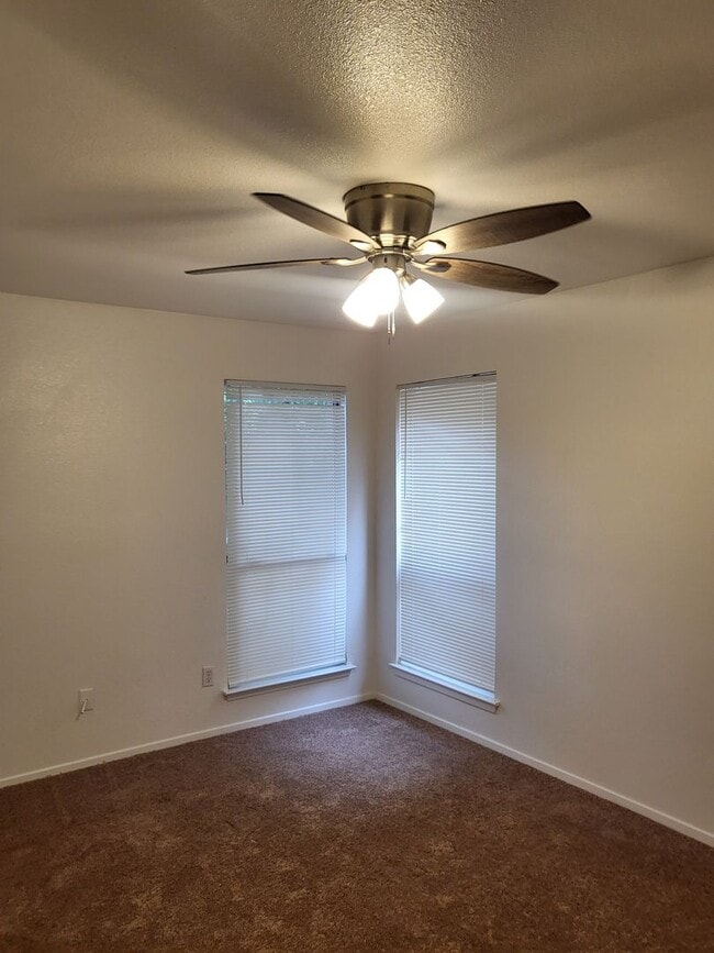 Photo - 221 Kerby St