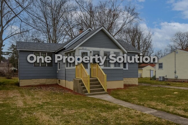 Photo - 810 Plain St House