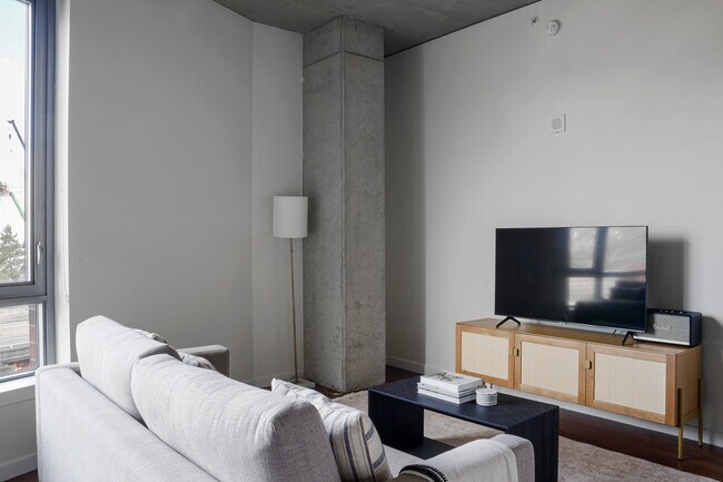 Photo - 624 Yale Ave N Unit FL4-ID970