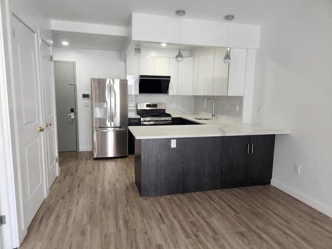 Building Photo - 7065 Queens Blvd Unit 4G Rental