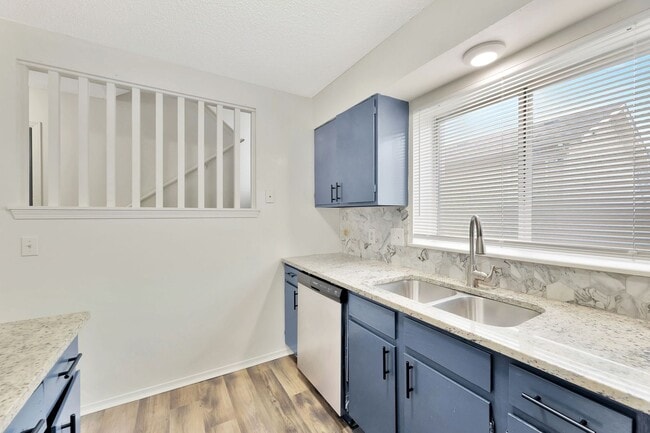 Photo - 5510 S Gold St Unidad 100