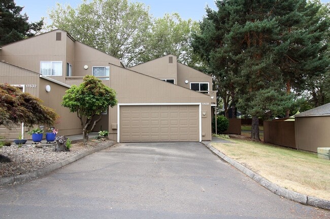 Building Photo - 17638 NW Shorewood Dr Rental