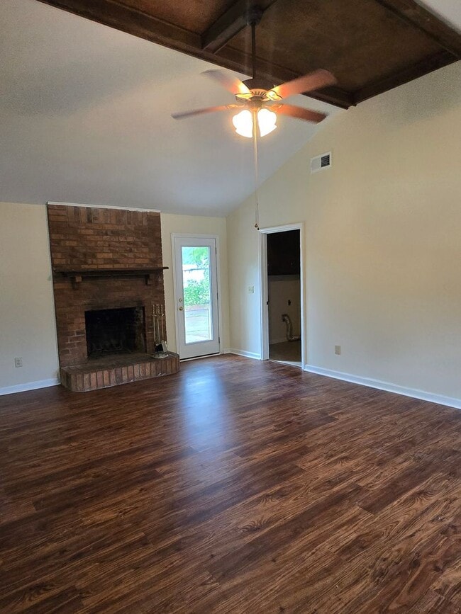 Photo - 112 Totem Ct