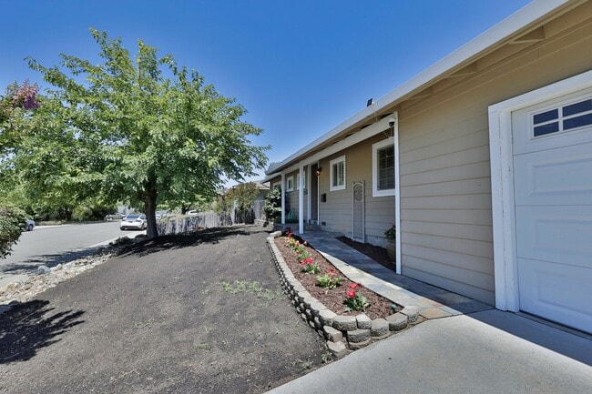 Photo - 235 Ginger Dr