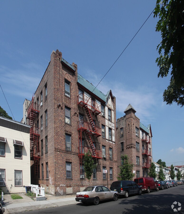 Photo - 90-60 179th Pl