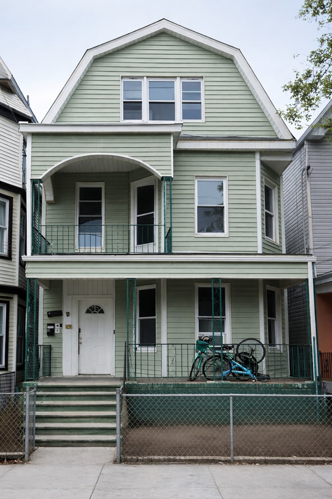 Building Photo - 203 3rd St Unit 3