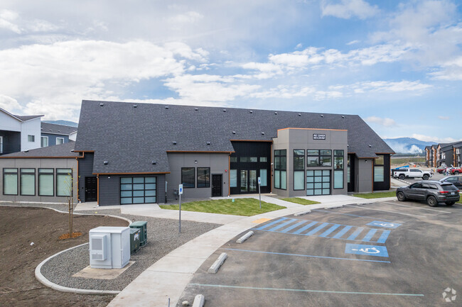 Entrance - Apartments 26