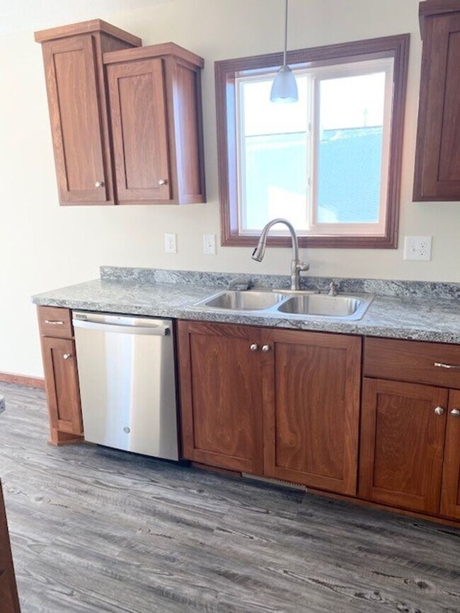 Photo - 2 Bedrooms, 1 Bathroom Split level Home in...