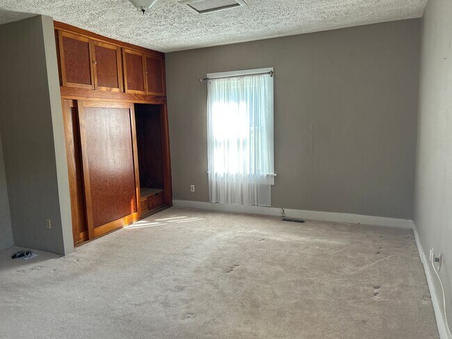Photo - 205 W Walnut St