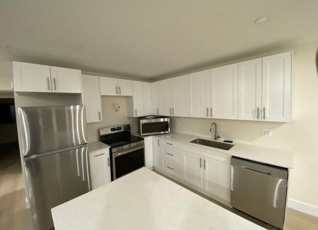 Photo - 196 Britannia Rd Unit B