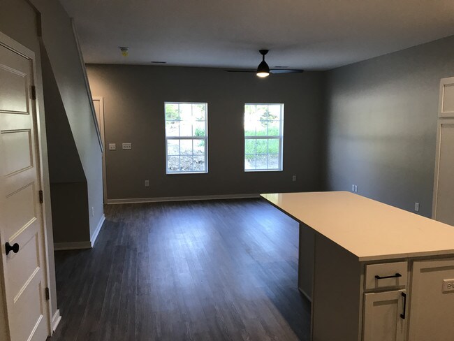 Photo - 4525 100th St