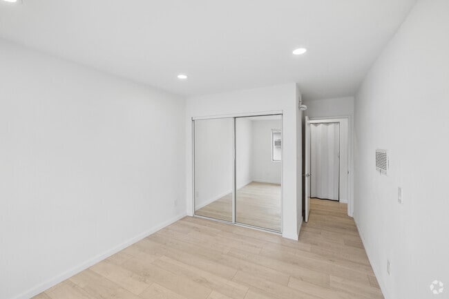 1BR, 1BA - 900SF - Bedroom
