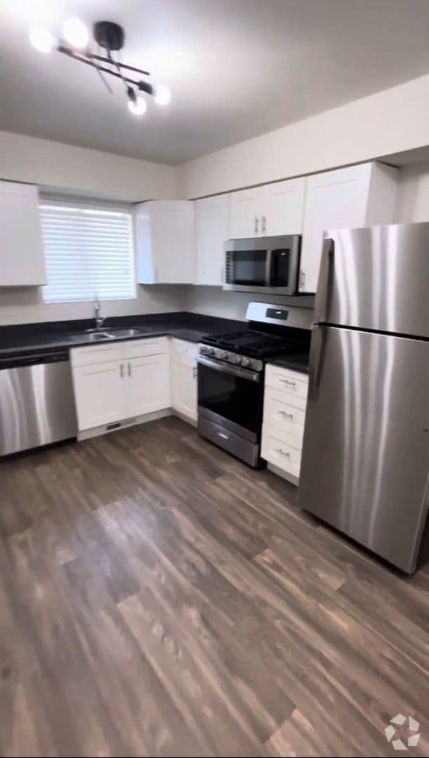 Building Photo - Alice Flaherty Unit 1765 5 Bed 2 bath Rental