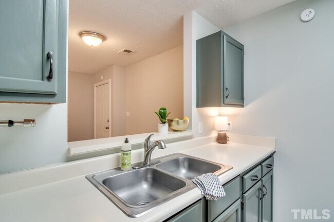 Room in Condo on Audubon Lake Dr
