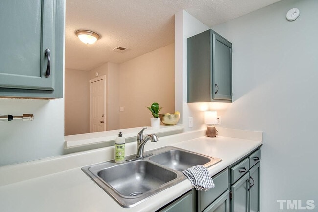 Photo - Room in Condo on Audubon Lake Dr