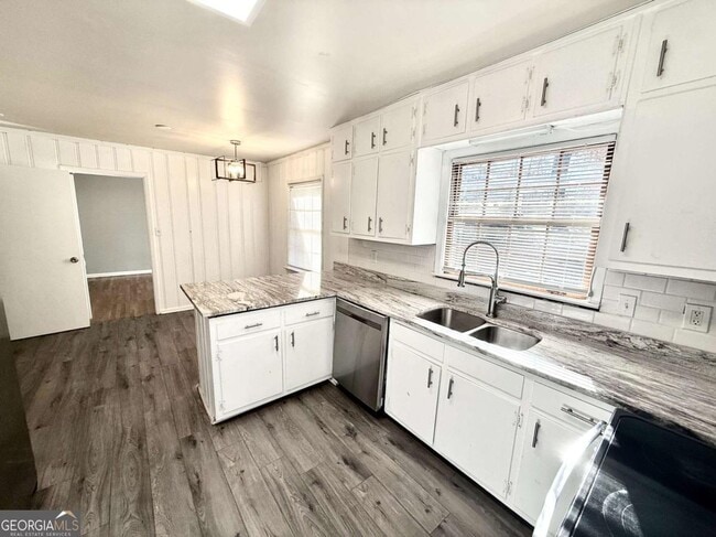 Photo - 2073 E Roxboro Rd NE