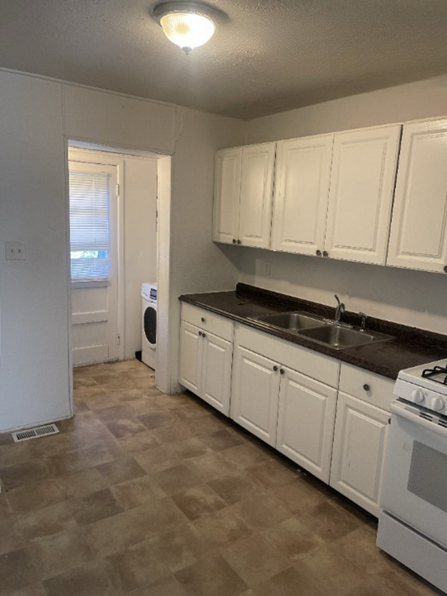 Photo - Two Bedroom in Golden in a Quiet Complex Unit #9