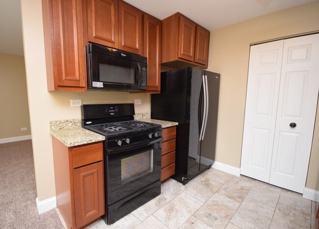 Photo - 360 Newport Ln Unidad C1