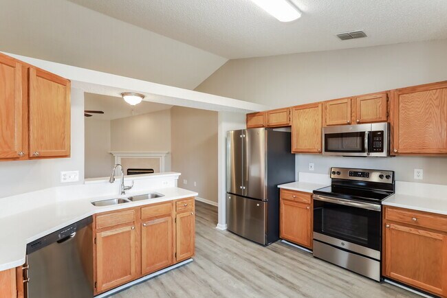 Photo - 2081 Frogmore Dr