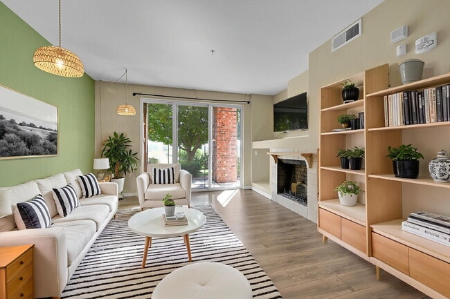 Building Photo - $1,695.00 - 2 Bedrooms, 1 Bathroom, Condo ... Unit #3-102