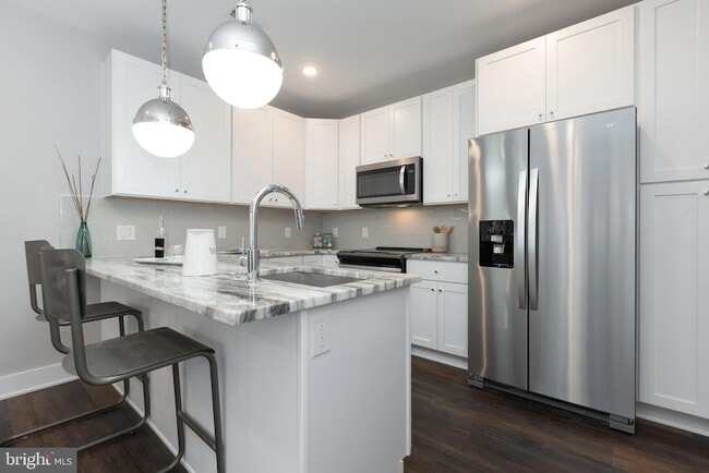 Building Photo - 45 W Haines St Unit 304