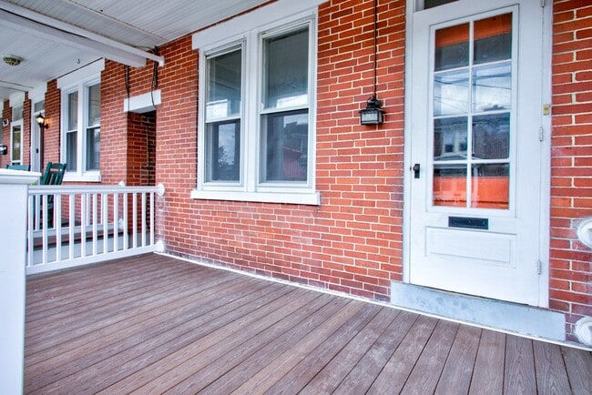 Building Photo - 712 N Pine St Rental