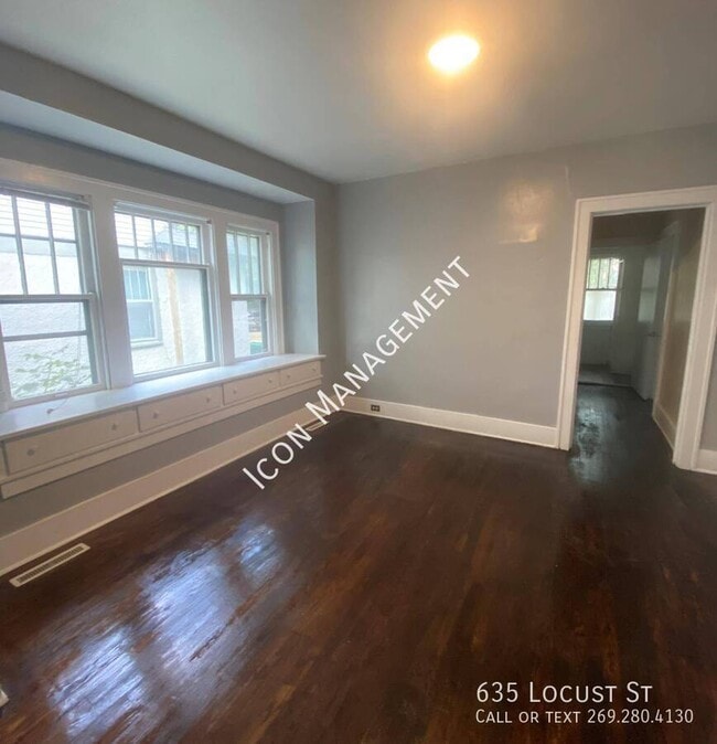 Photo - 635 Locust St