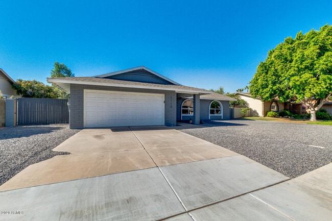 Photo - 1115 W Barrow Dr