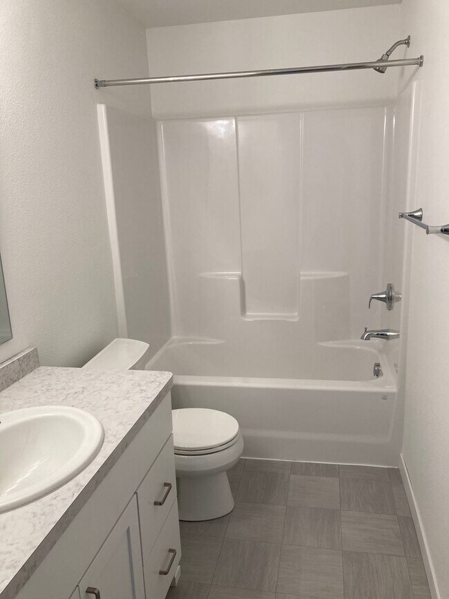 Photo - 4 Bed  3 Bath Twin Home