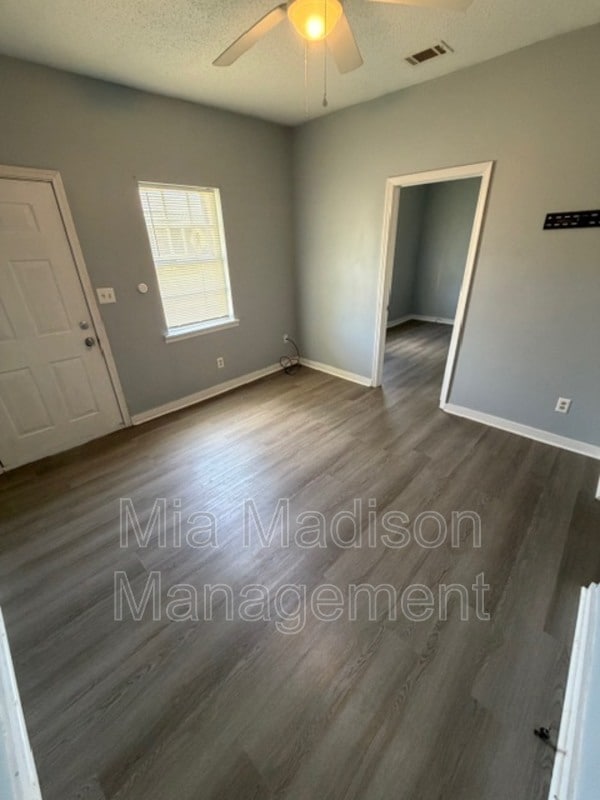 Photo - 1419 Richards St