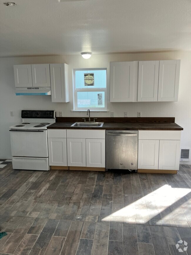 Building Photo - 2024 Woburn St Rental