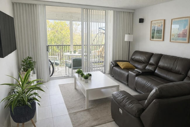 Building Photo - 3300 W Rolling Hills Cir Unit 509