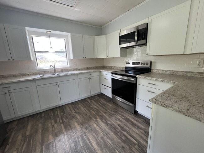 Photo - Spacious 4-Bedroom Brick Home on 1 Acre – ...