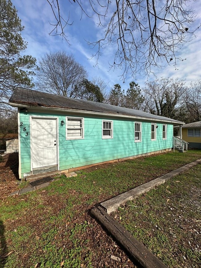 Photo - In town - 3 Bedroom, 1 bathroom house move-in ready