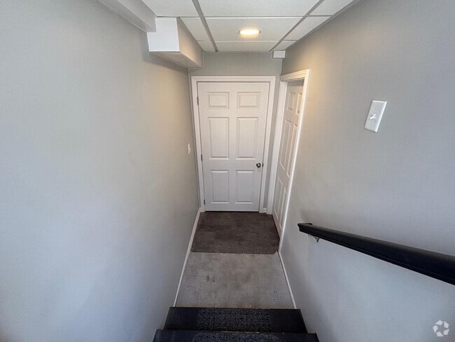 Building Photo - 44 Blenford Rd Unit garden Rental