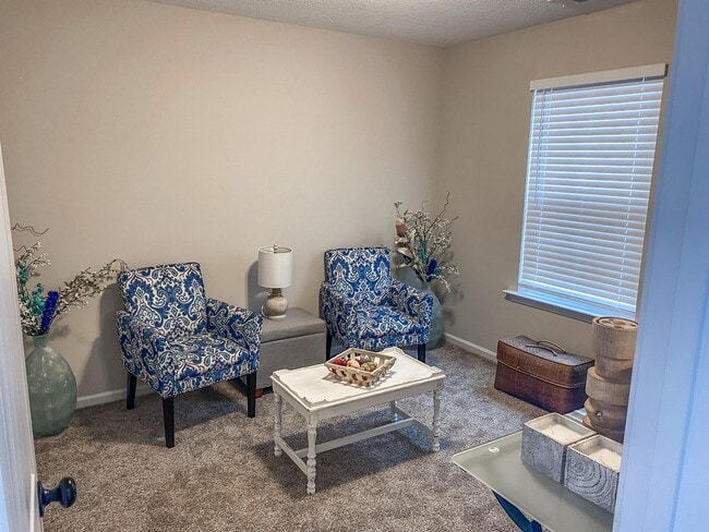 Photo - 413 Andover Dr