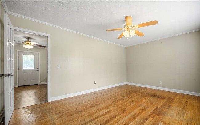 Photo - 1007 Greenleaf Rd