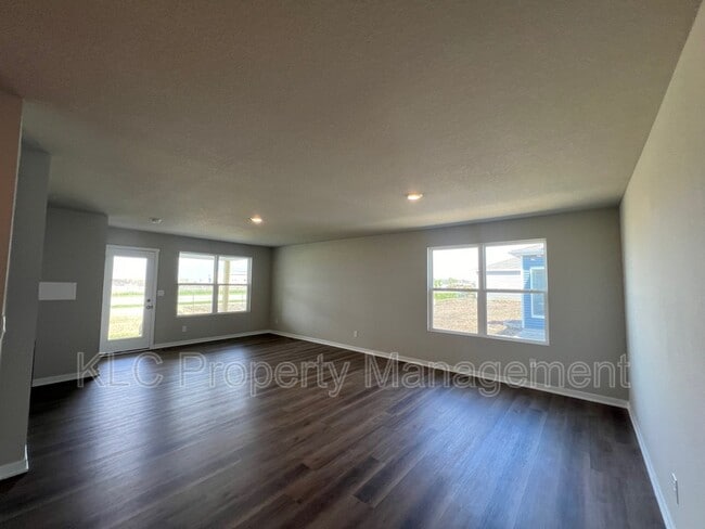 Photo - 1283 NW Williamsburg Ln